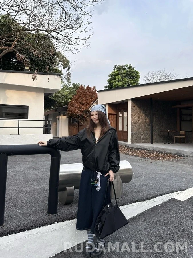 프라다 프라다 삼각 로고 후드 집업 자켓 상세 이미지