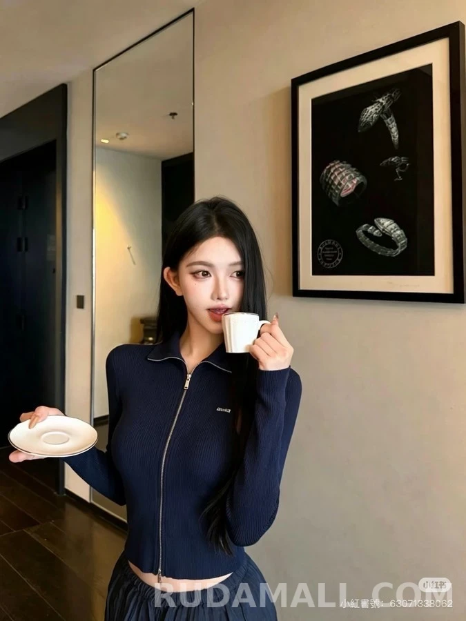 미우미우 미우미우 리브 조직 로고 하이넥 집업 셔츠 상세 이미지