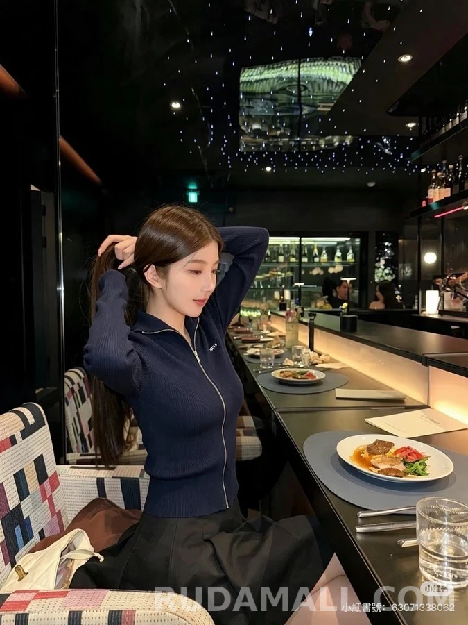 미우미우 미우미우 리브 조직 로고 하이넥 집업 셔츠 상세 이미지