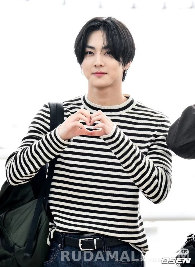프라다 프라다 스트라이프 자수 라운드넥 니트 상세 이미지