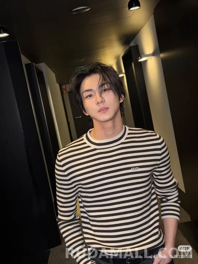 프라다 프라다 스트라이프 자수 라운드넥 니트 상세 이미지