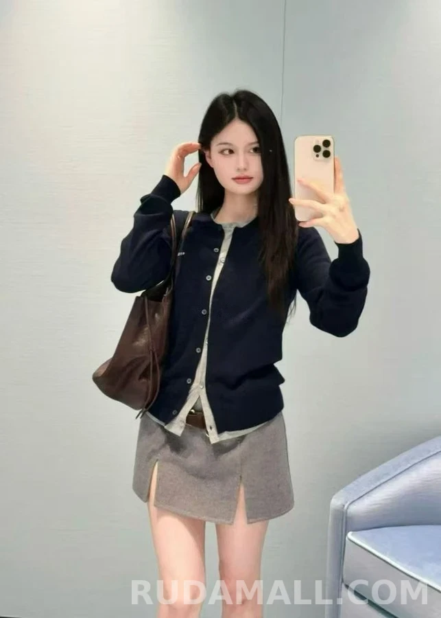 미우미우 미우미우 레터링 페이크 레이어드 가디건 상세 이미지