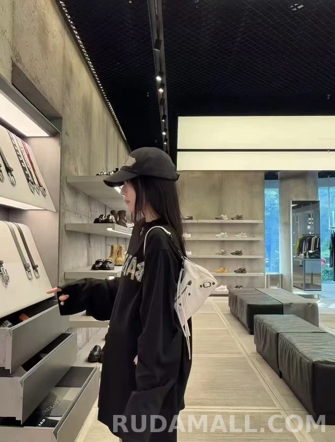 발렌시아가 발렌시아가 그래피티 테이프 로고 긴팔 티셔츠 상세 이미지