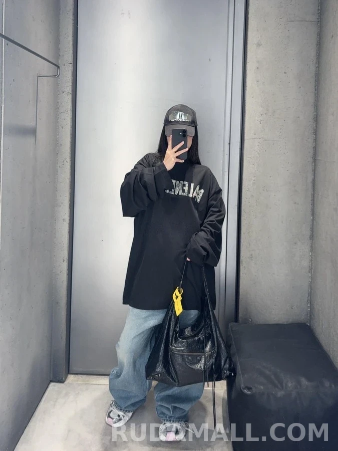 발렌시아가 발렌시아가 그래피티 테이프 로고 긴팔 티셔츠 상세 이미지