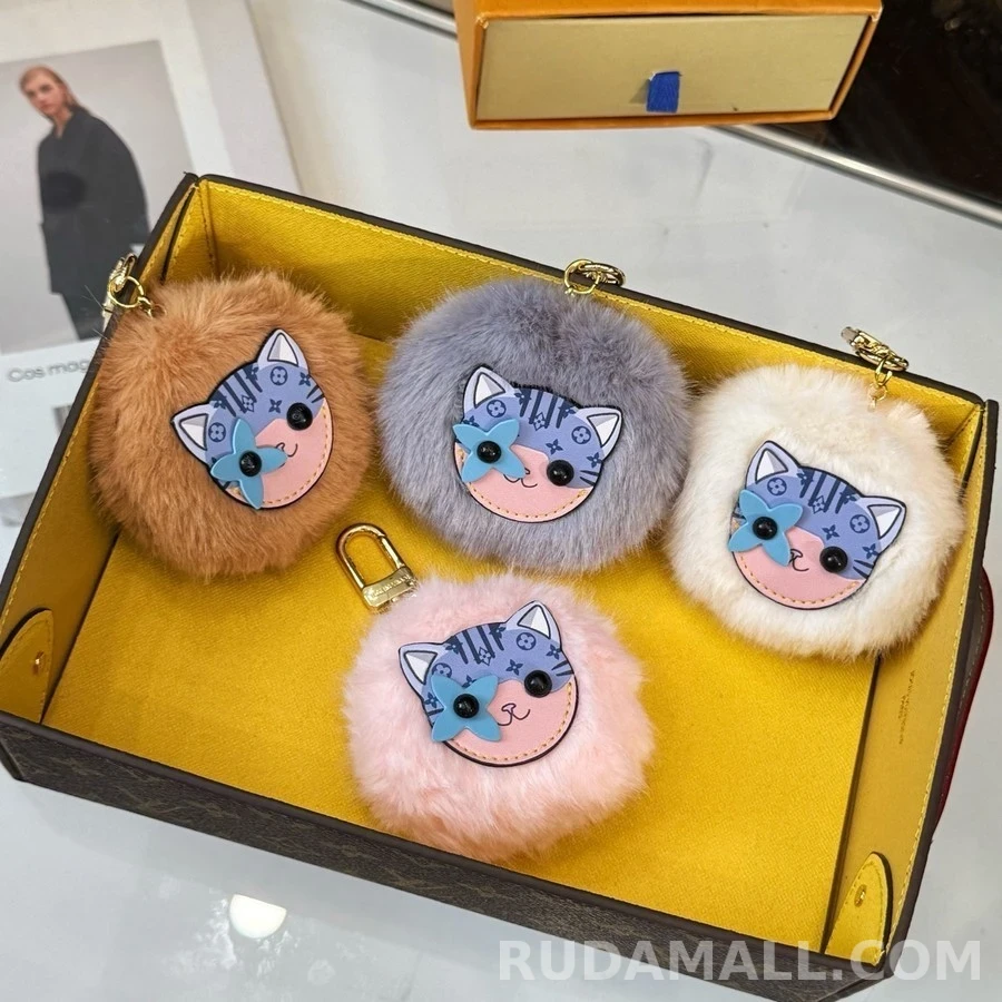 루이비통 루이비통 캣 폼폼 백 참 상세 이미지