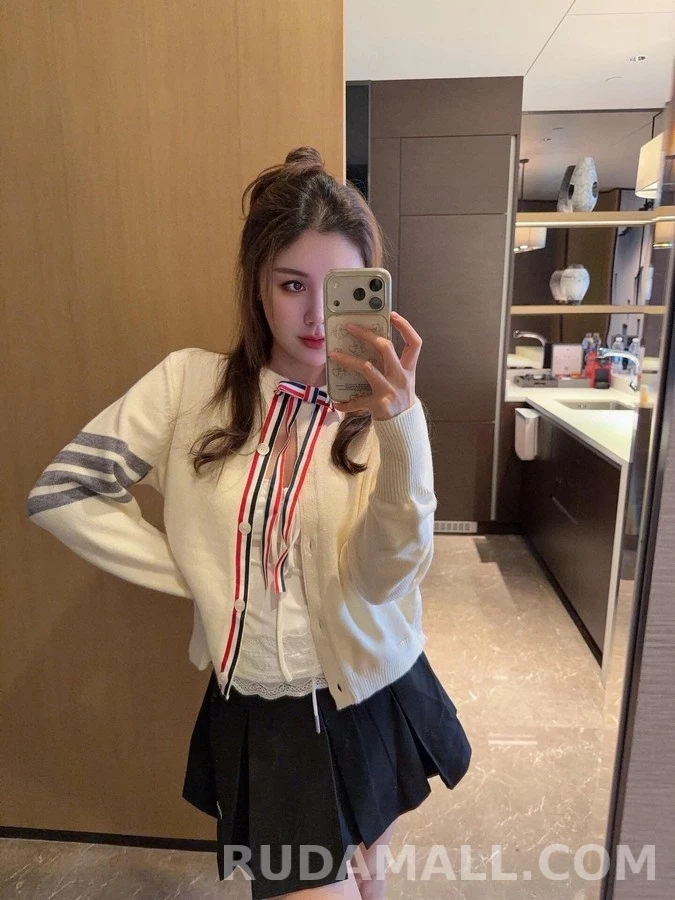 톰브라운 톰브라운 헥터 패턴 라운드넥 가디건 상세 이미지