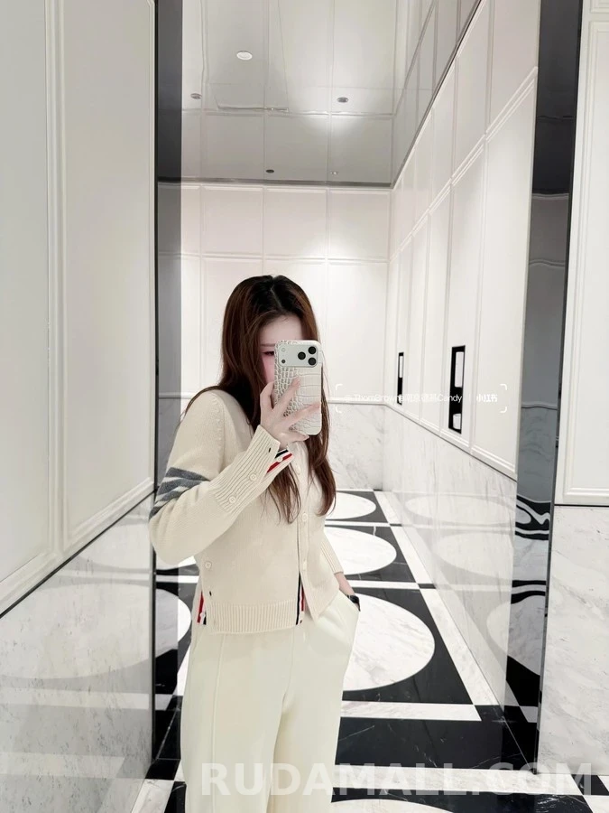 톰브라운 톰브라운 헥터 패턴 라운드넥 가디건 상세 이미지
