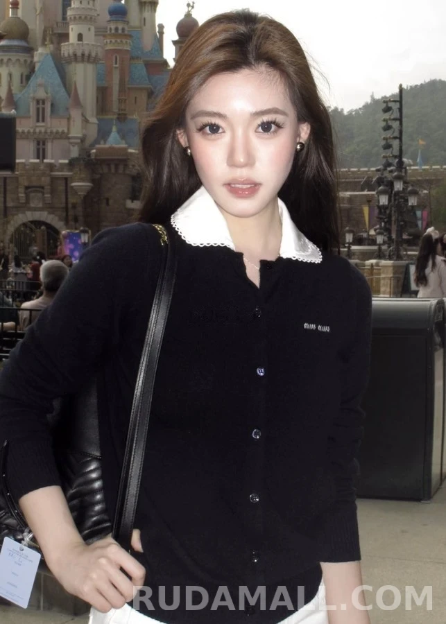 미우미우 미우미우 로고 탈착식 카라 긴팔 티셔츠 상세 이미지