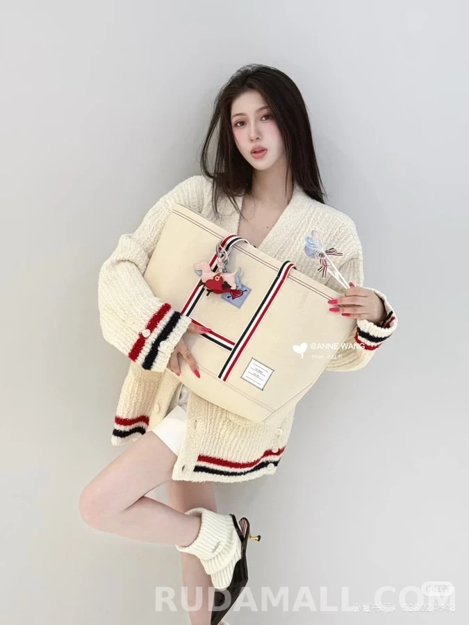 톰브라운 톰브라운 스트라이프 부클 가디건 상세 이미지
