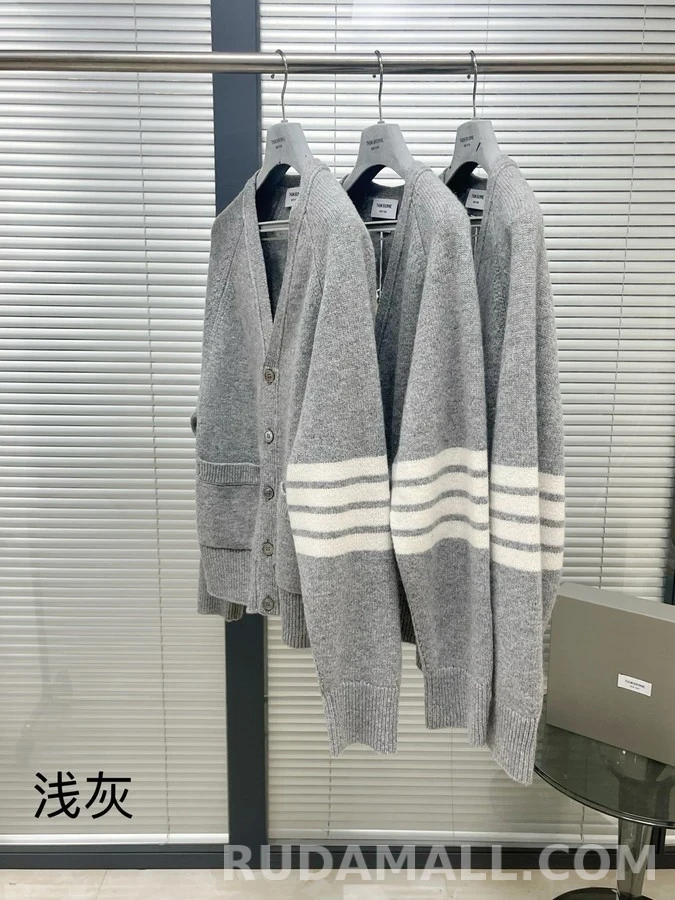 톰브라운 톰브라운 사선 스트라이프 니트 가디건 상세 이미지