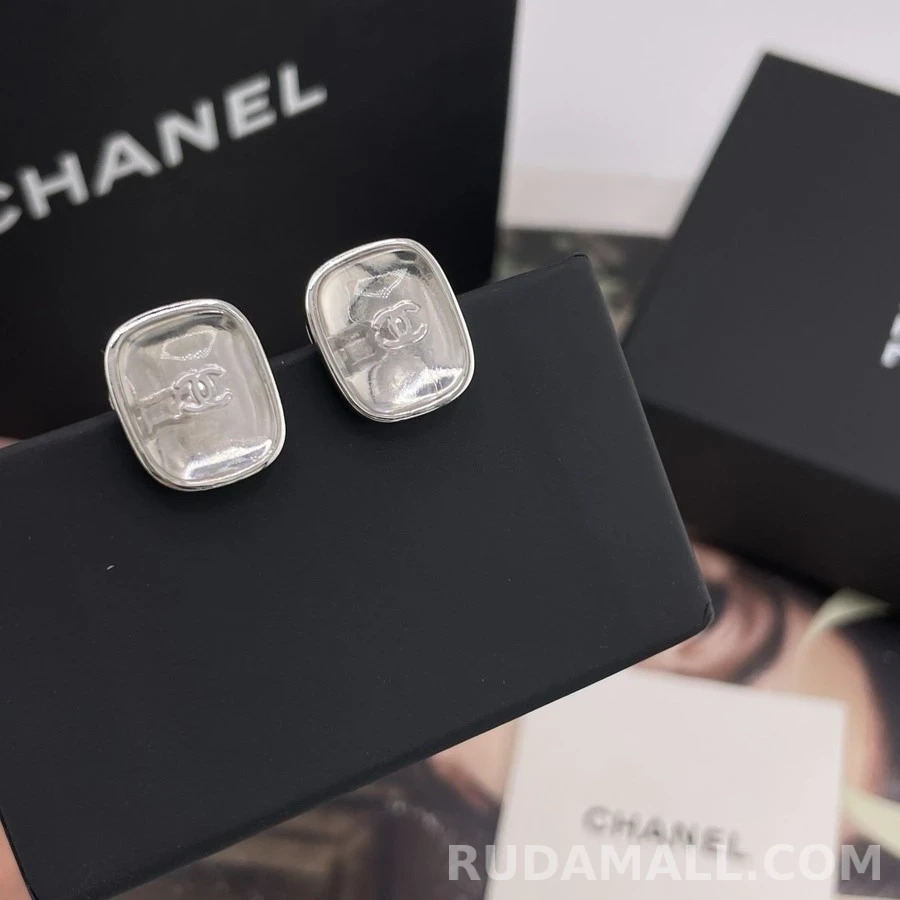 샤넬 샤넬 투명 로고 스퀘어 스터드 귀걸이 상세 이미지