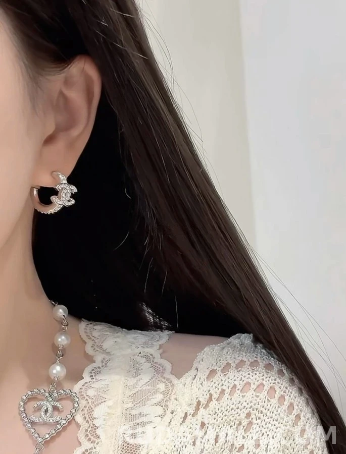 샤넬 샤넬 로고 큐빅 후프 귀걸이 상세 이미지