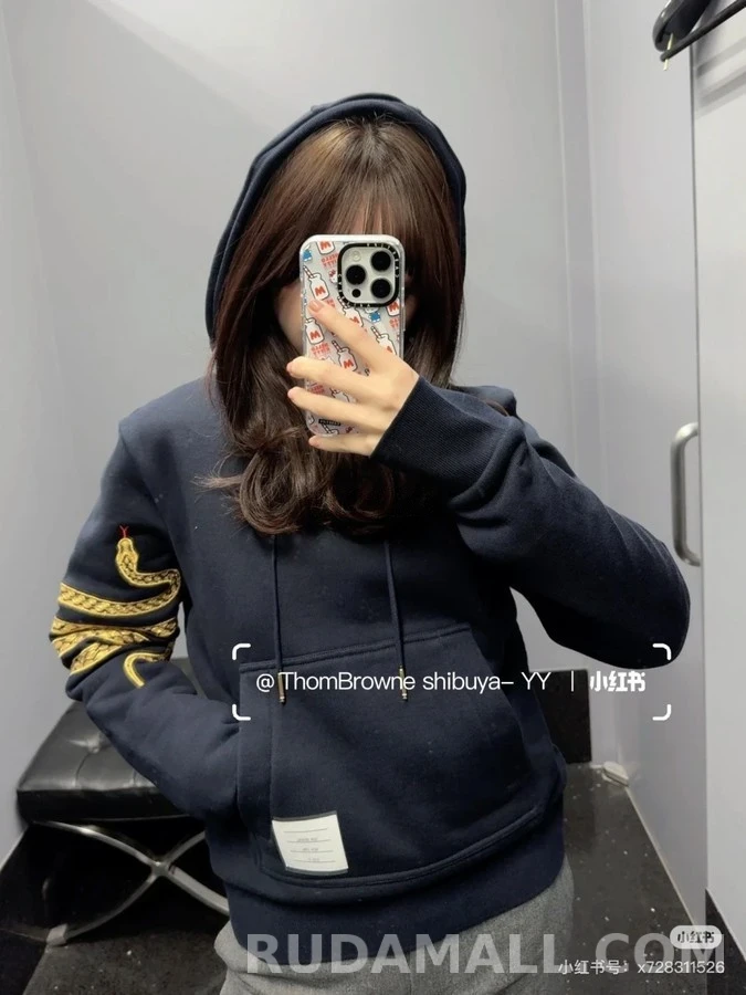 톰브라운 톰브라운 스네이크 자수 후드 상세 이미지