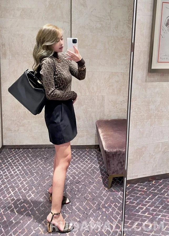 펜디 펜디 모노그램 터틀넥 긴팔 티셔츠 상세 이미지