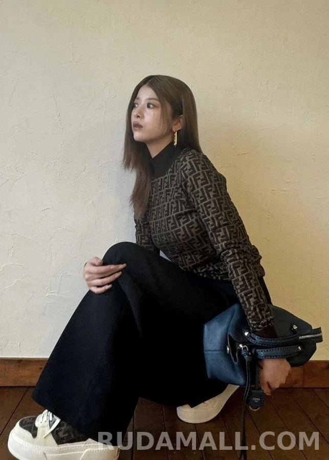 펜디 펜디 모노그램 터틀넥 긴팔 티셔츠 상세 이미지