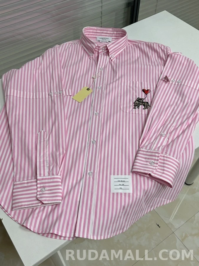 톰브라운 톰브라운 하트 독 자수 스트라이프 셔츠 상세 이미지