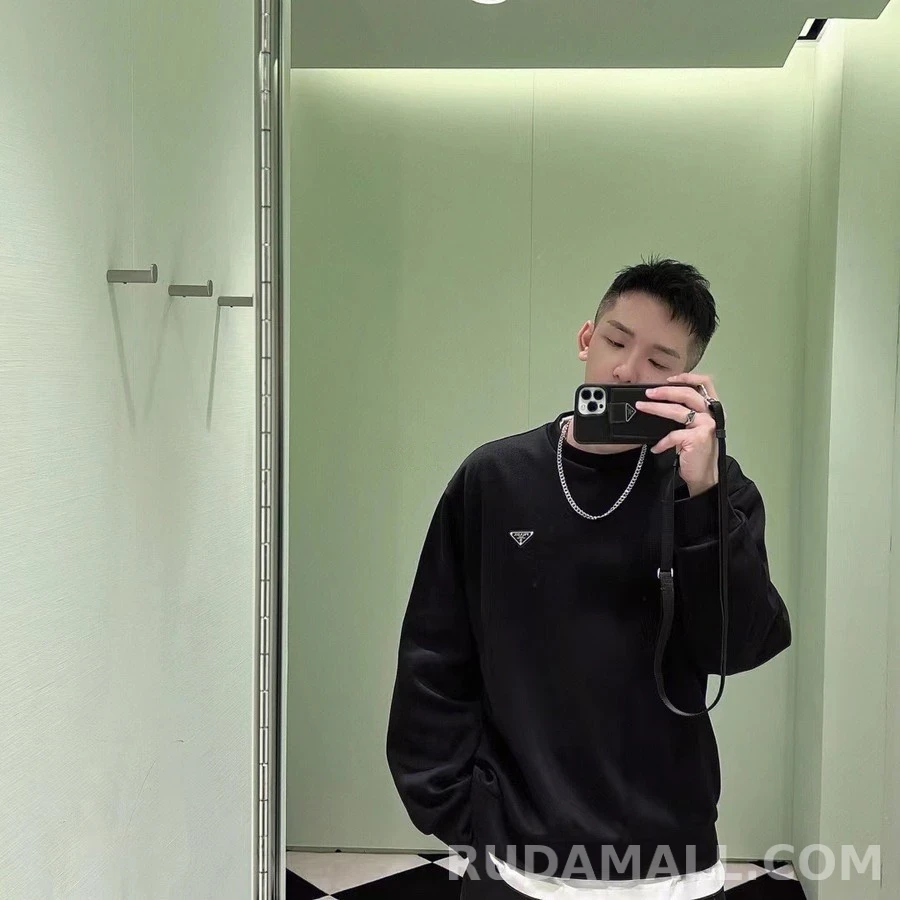 프라다 프라다 로고 나일론 패치 맨투맨 상세 이미지