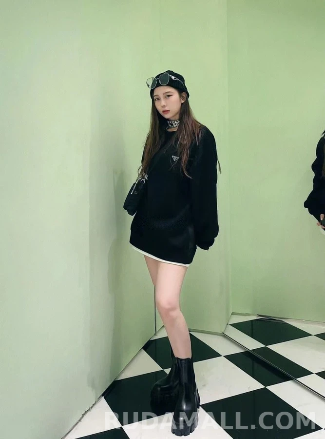 프라다 프라다 로고 나일론 패치 맨투맨 상세 이미지