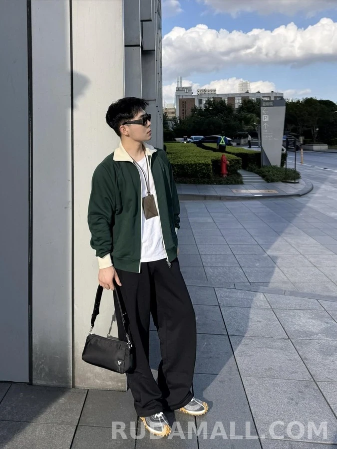 아미 아미 ADC 로고 배색 맨투맨 상세 이미지