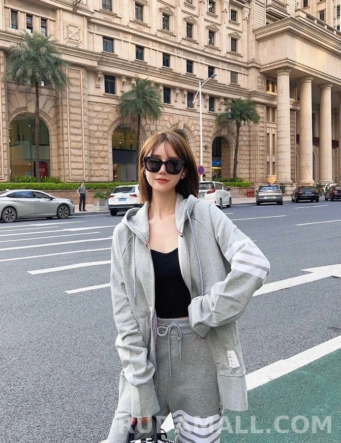 톰브라운 톰브라운 시그니처 스트라이프 후드 집업 상세 이미지