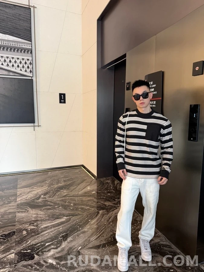 몽클레어 몽클레어 스트라이프 패치 포켓 긴팔 티셔츠 상세 이미지