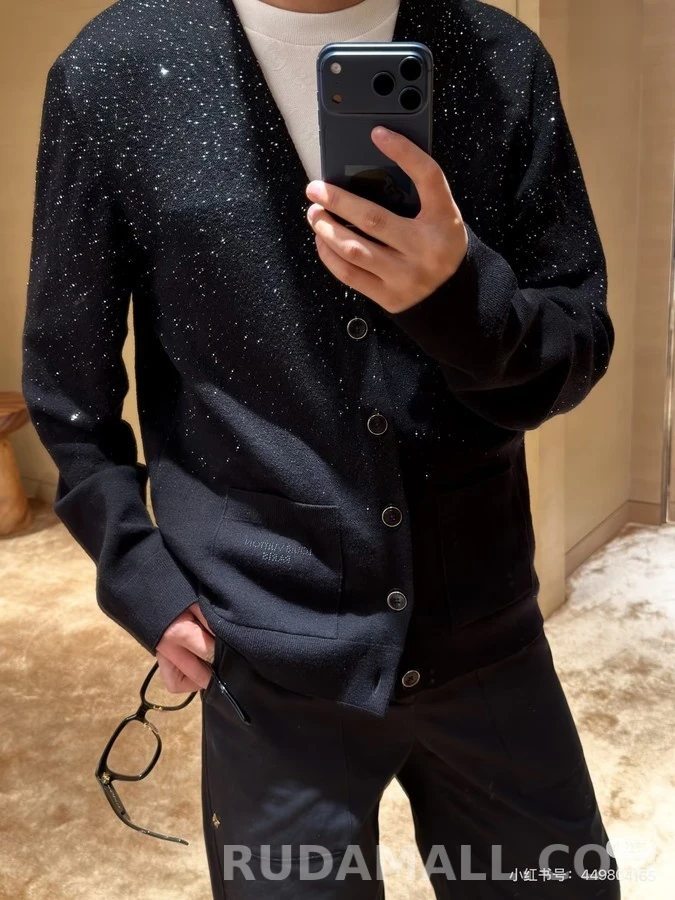 루이비통 루이비통 만천성 V넥 가디건 상세 이미지