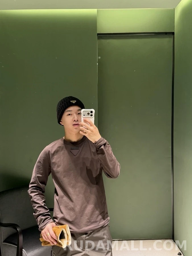 프라다 프라다 삼각형 디테일 긴팔 티셔츠 상세 이미지
