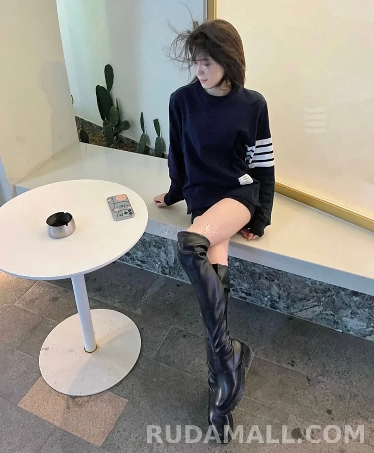 톰브라운 톰브라운 삼선 스트라이프 맨투맨 상세 이미지
