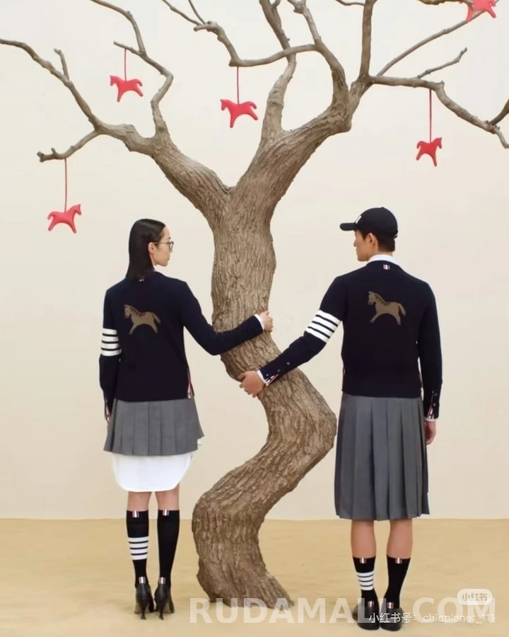 톰브라운 톰브라운 말 패턴 후드 니트 상세 이미지