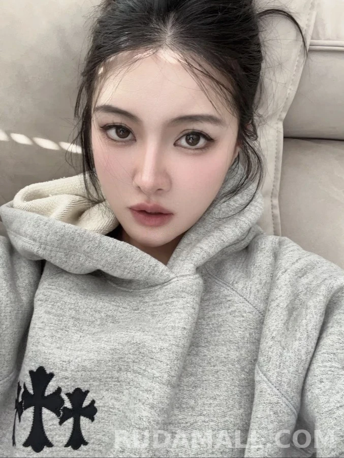 크롬하츠 크롬하츠 십자가 CH 로고 플록 후드티 상세 이미지