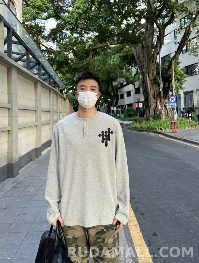 크롬하츠 크롬하츠 크로스 패치 헨리넥 긴팔 티셔츠 상세 이미지