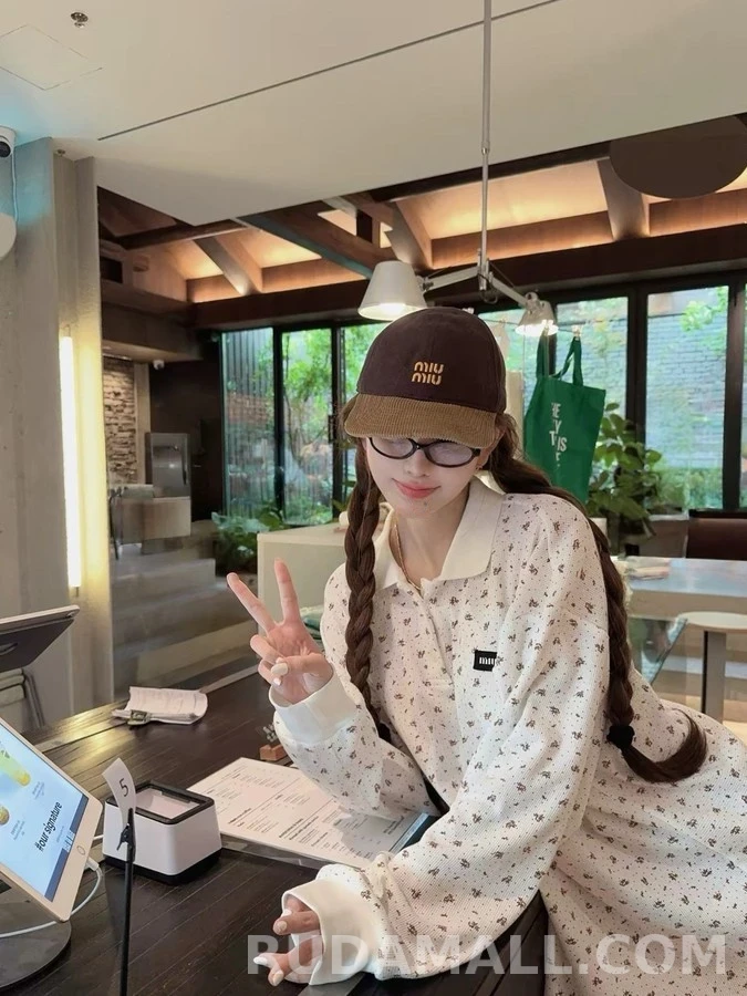 미우미우 미우미우 플라워 와플 폴로 긴팔 티셔츠 상세 이미지