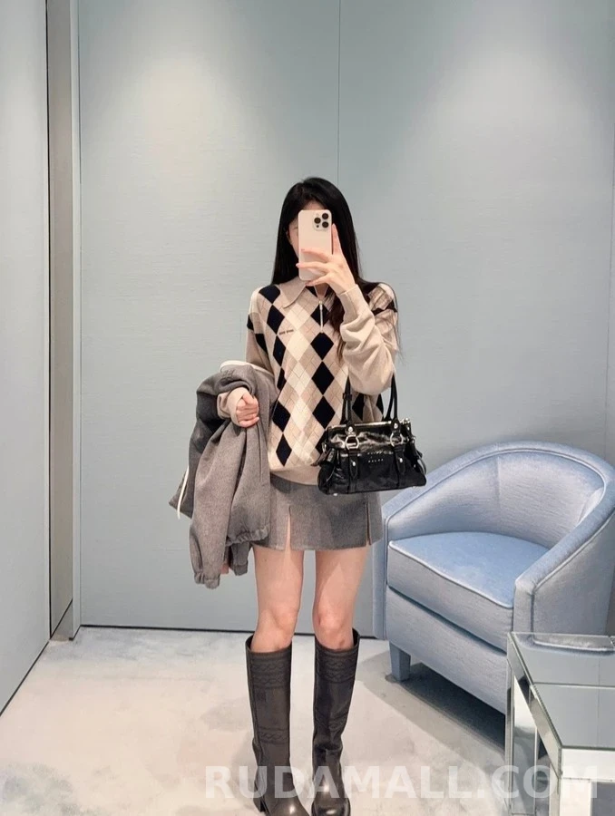 미우미우 미우미우 아가일 패턴 하프집업 니트 상세 이미지