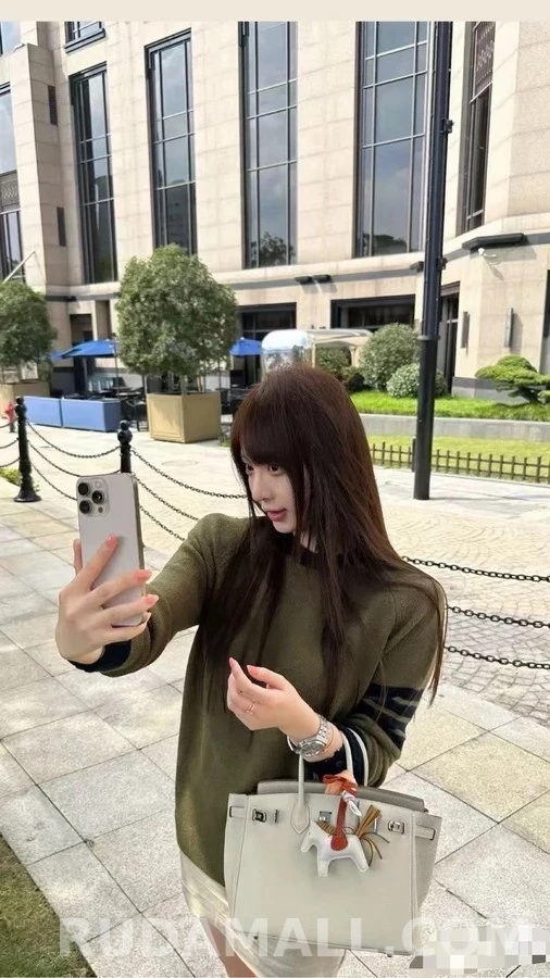 톰브라운 톰브라운 슬리브 스트라이프 니트 상세 이미지