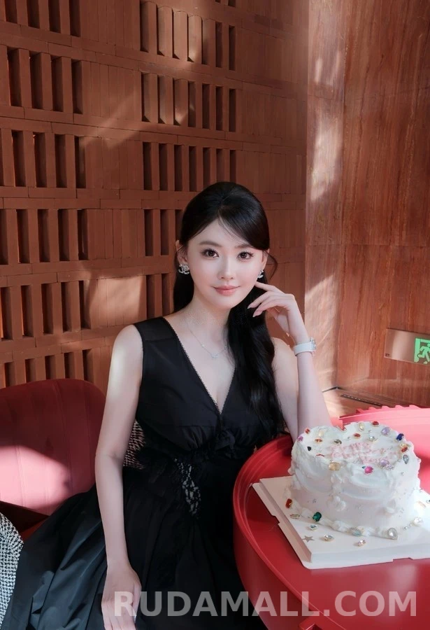 샤넬 샤넬 더블 C 파베 이어링 상세 이미지
