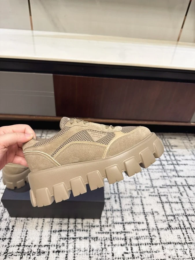 프라다 프라다 스웨이드 메쉬 청키 스니커즈 상세 이미지