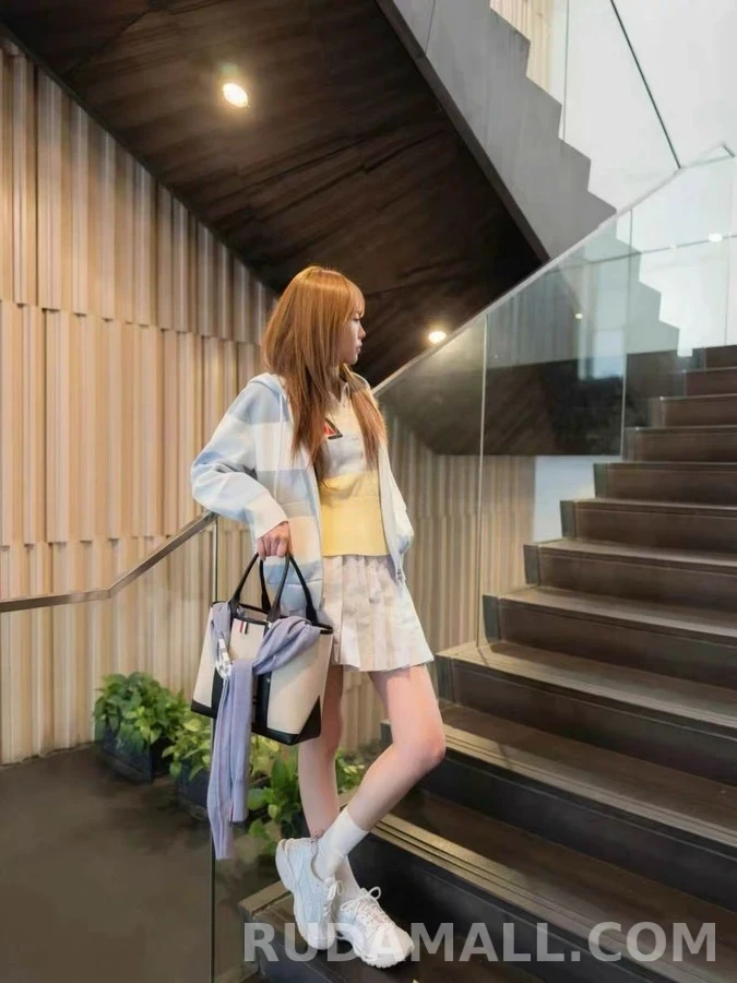 톰브라운 톰브라운 스트라이프 독 자카드 후드 집업 상세 이미지