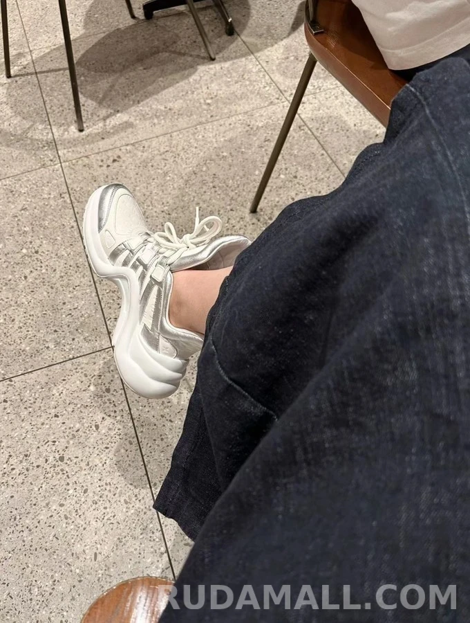 루이비통 루이비통 메탈릭 아치형 스니커즈 상세 이미지