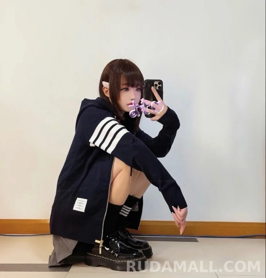 톰브라운 톰브라운 사선 스트라이프 후드 집업 상세 이미지
