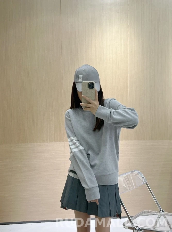 톰브라운 톰브라운 삼선 맨투맨 상세 이미지
