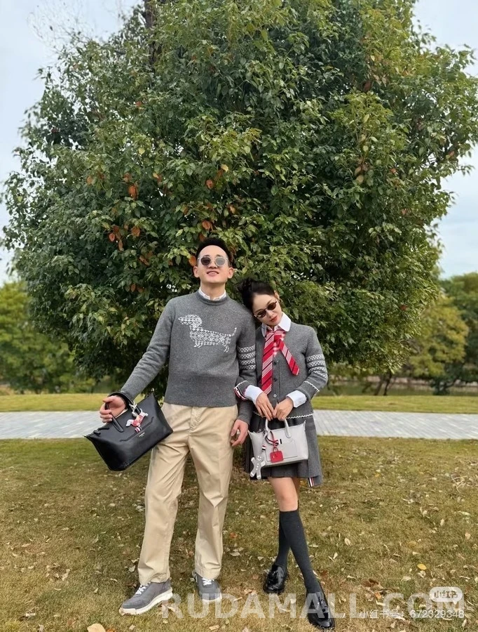 톰브라운 톰브라운 닥스훈트 패턴 니트 상세 이미지