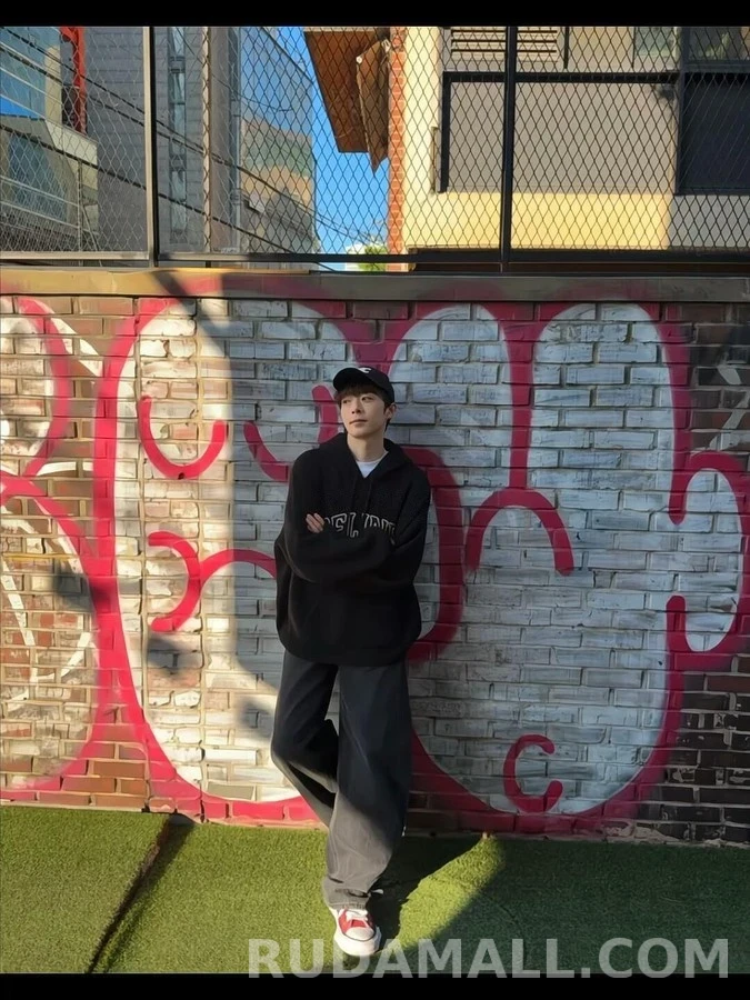 셀린느 셀린느 레터링 후드 니트 상세 이미지