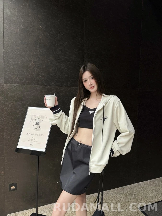 프라다 프라다 복고 휘장 후드 집업 상세 이미지
