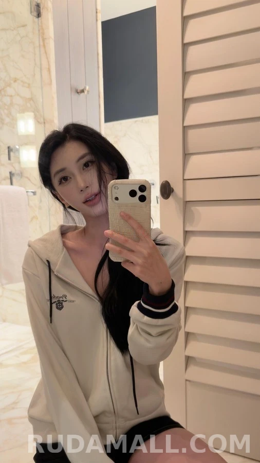 프라다 프라다 복고 휘장 후드 집업 상세 이미지
