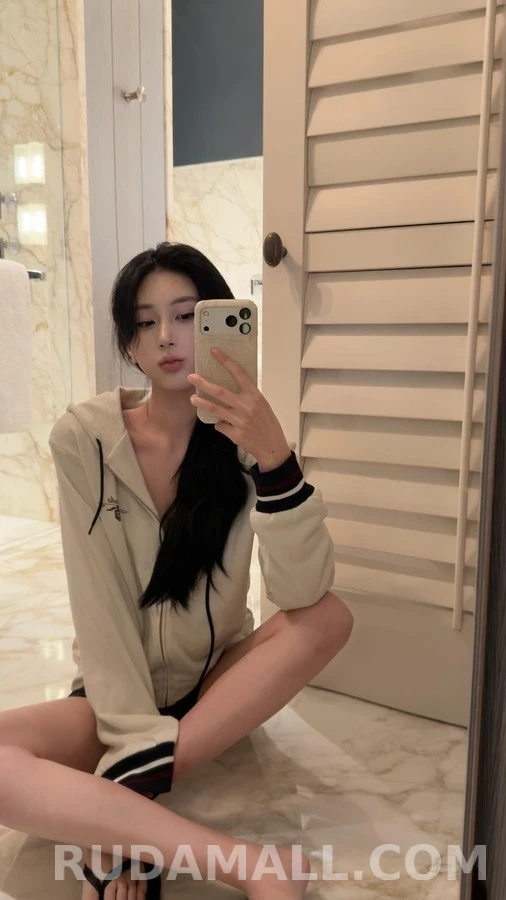 프라다 프라다 복고 휘장 후드 집업 상세 이미지