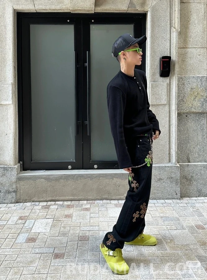 크롬하츠 크롬하츠 십자가 패치 헨리넥 맨투맨 상세 이미지