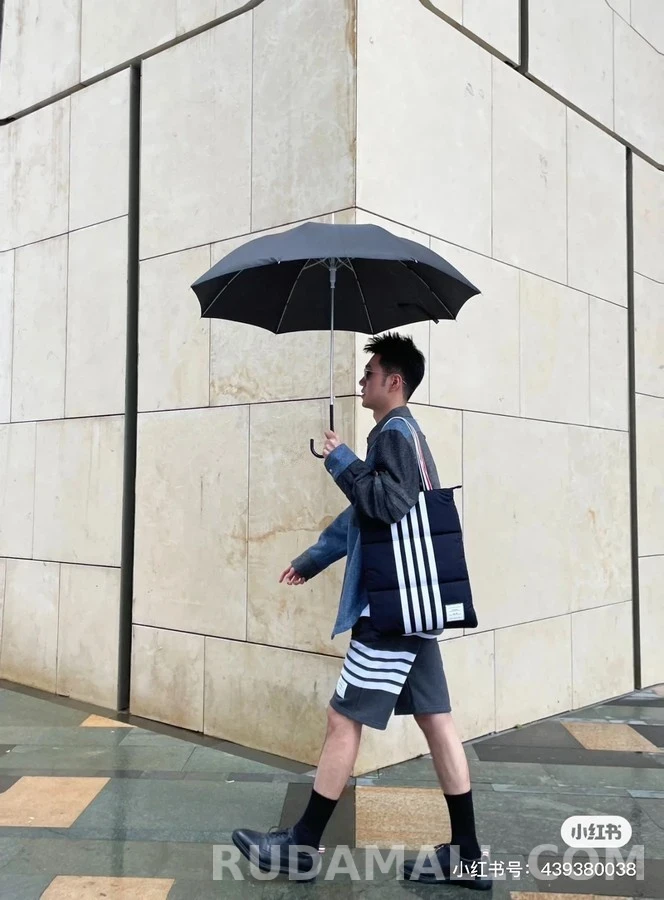 톰브라운 톰브라운 투톤 사선 스트라이프 셔츠 상세 이미지