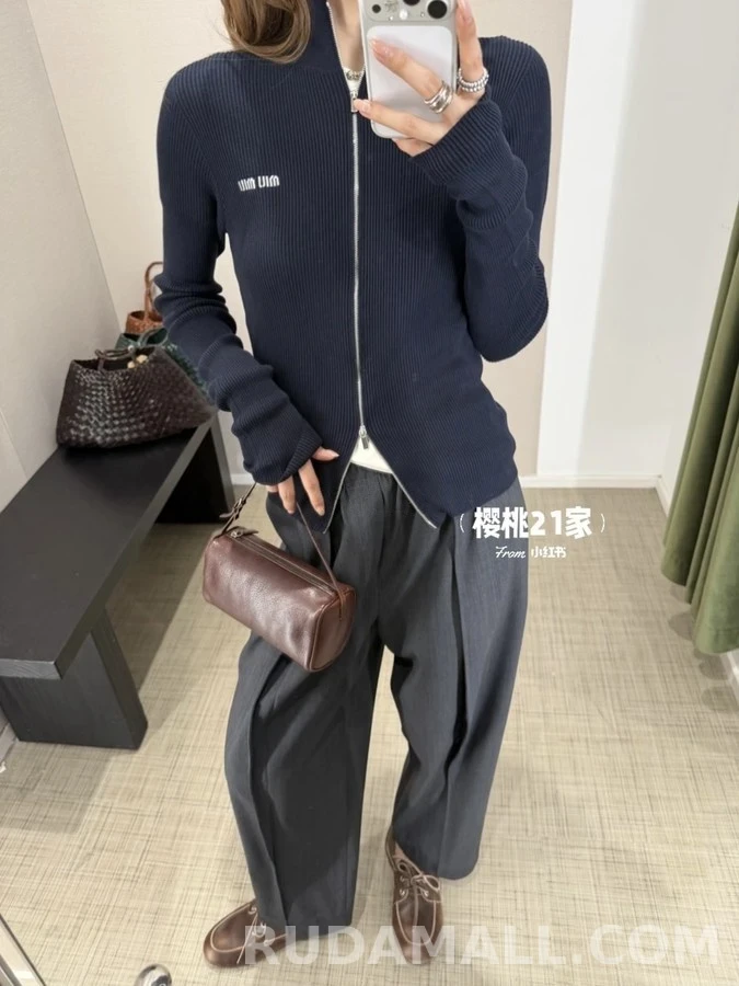 미우미우 미우미우 로고 립 하이넥 집업 가디건 상세 이미지
