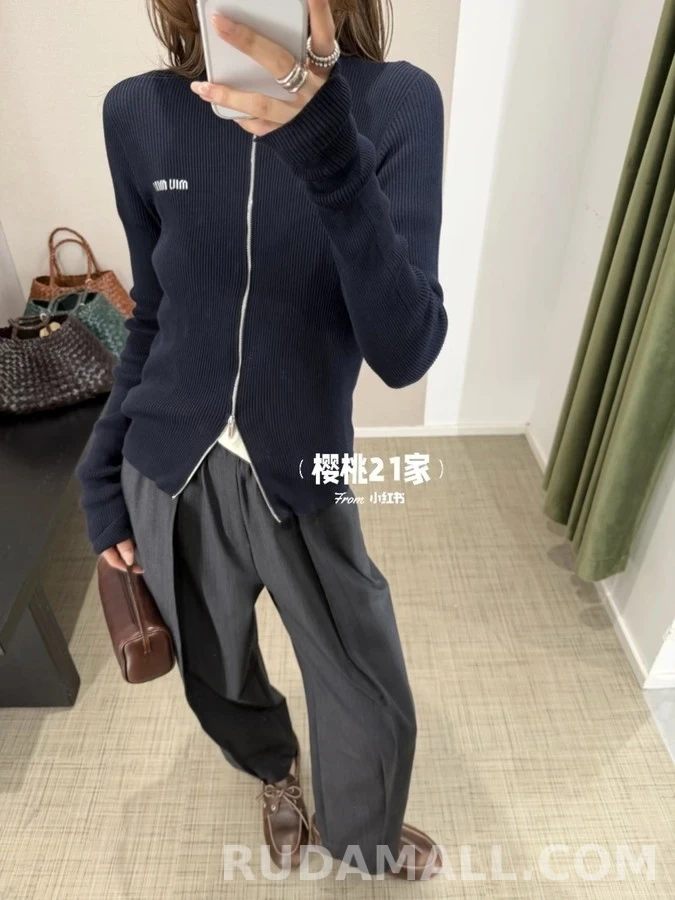 미우미우 미우미우 로고 립 하이넥 집업 가디건 상세 이미지