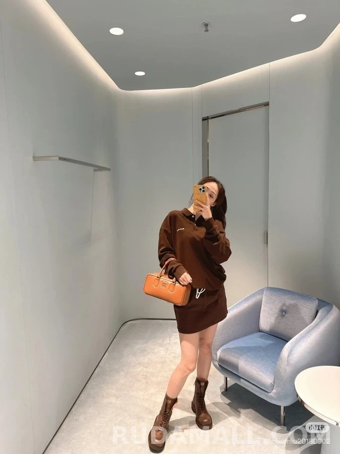 미우미우 미우미우 복고풍 캡토 레이스업 부츠 상세 이미지